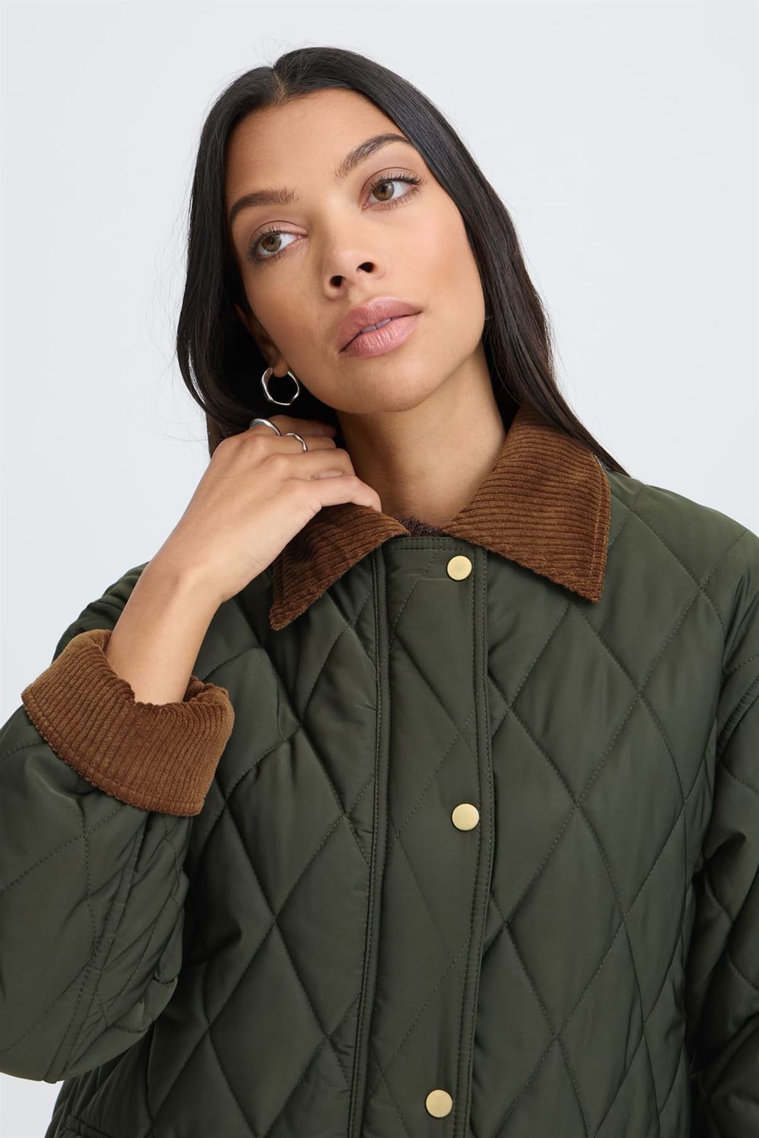 Abrigo Bellini acolchado con cuello de pana B.young - verde oscuro - Imagen 5
