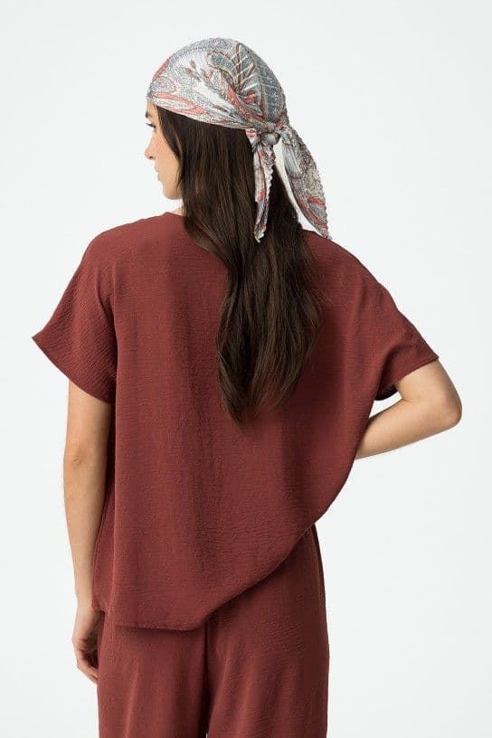 Blusa escote pico granate, Maxine - Imagen 3