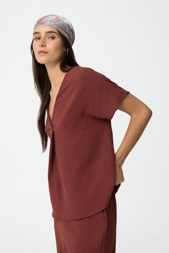 Blusa escote pico granate, Maxine - Imagen 5