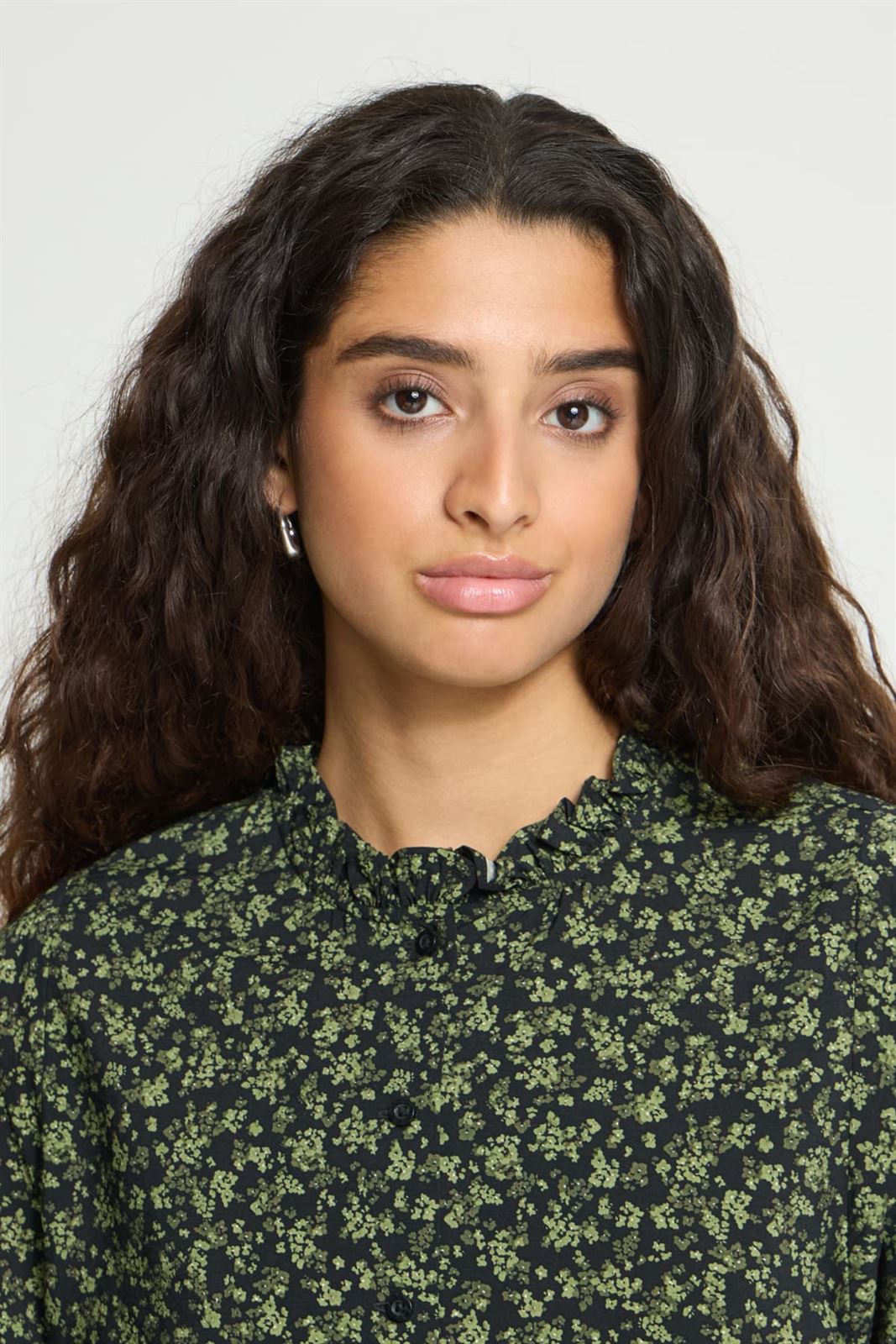 Blusa estampado floral Ichi, Gilvis - negro y verde - Imagen 2