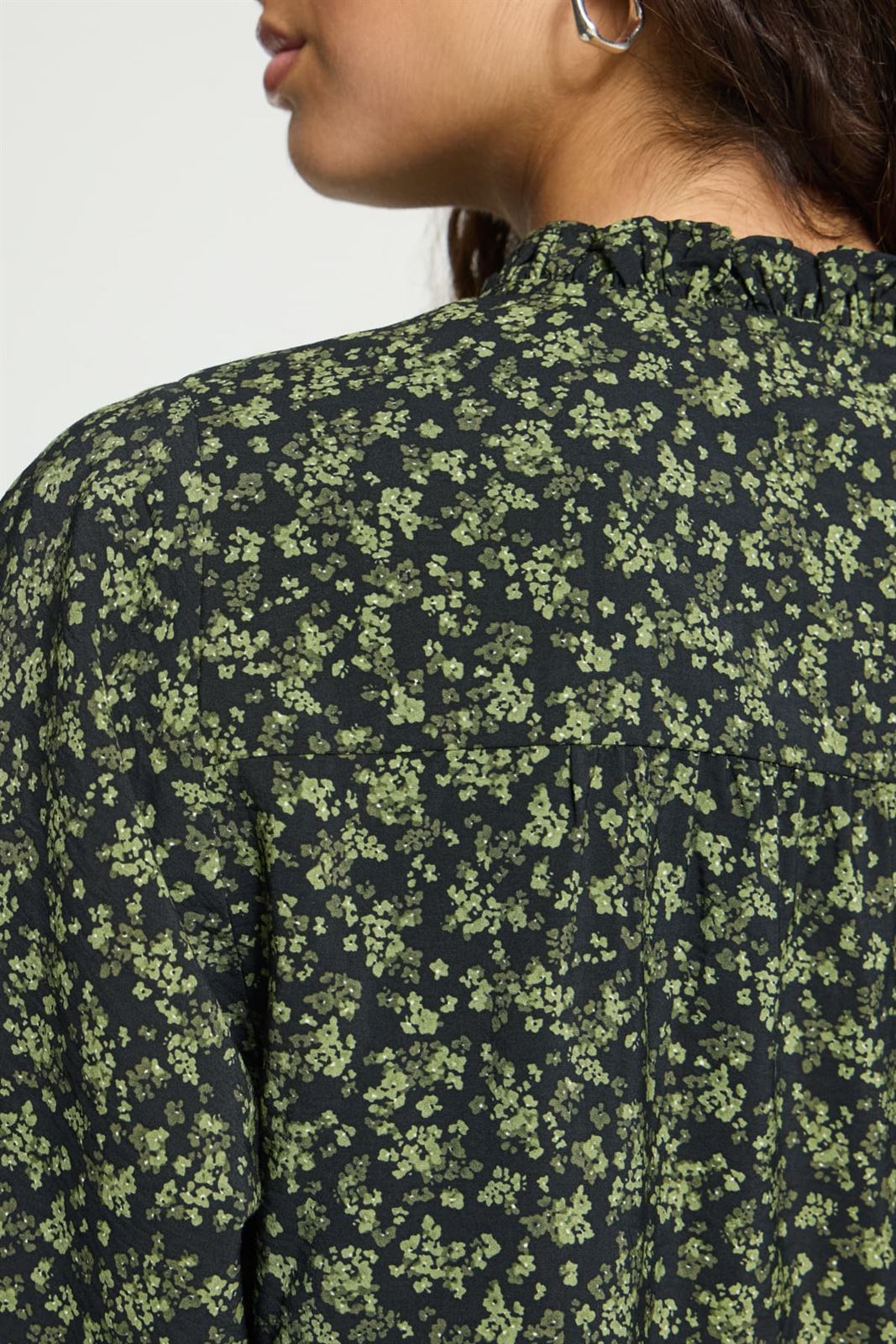Blusa estampado floral Ichi, Gilvis - negro y verde - Imagen 3