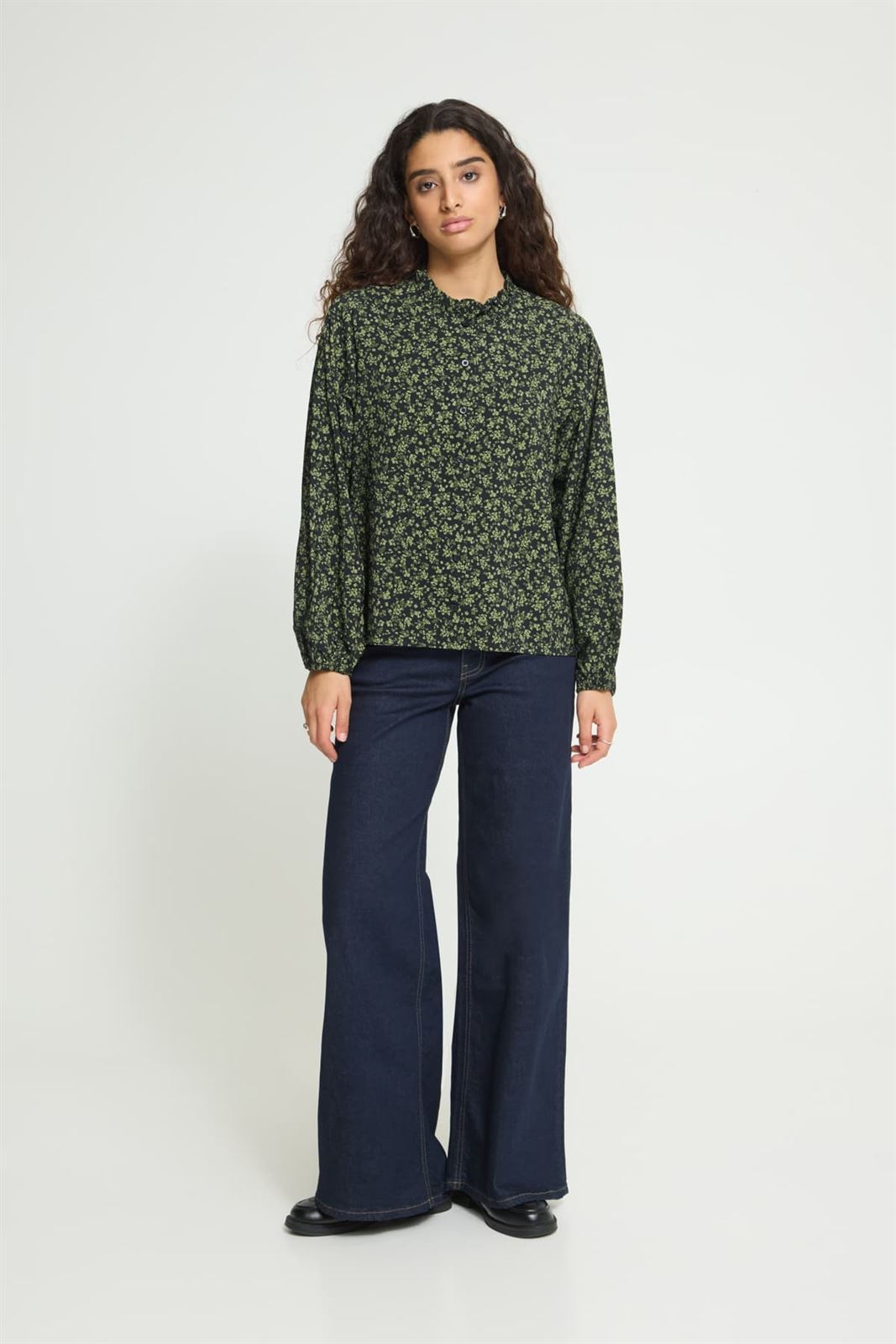 Blusa estampado floral Ichi, Gilvis - negro y verde - Imagen 4
