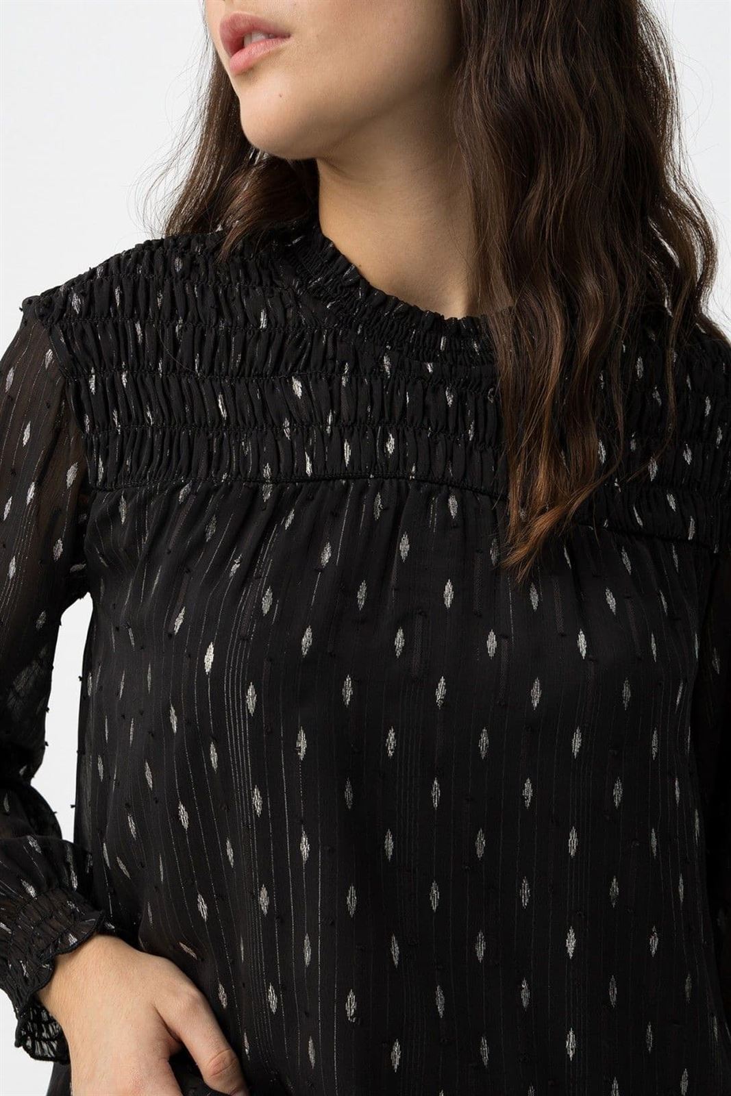 Blusa negra hilo metálico, Fernanda - Imagen 2