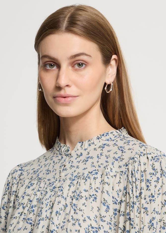 Blusa Vera estampado floral Ichi - crudo y azul - Imagen 2