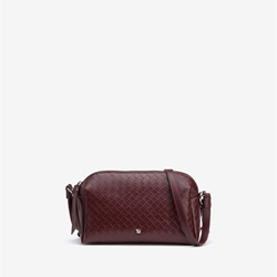 Bolso bandolera efecto piel tejida granate, Amaya - Imagen 1