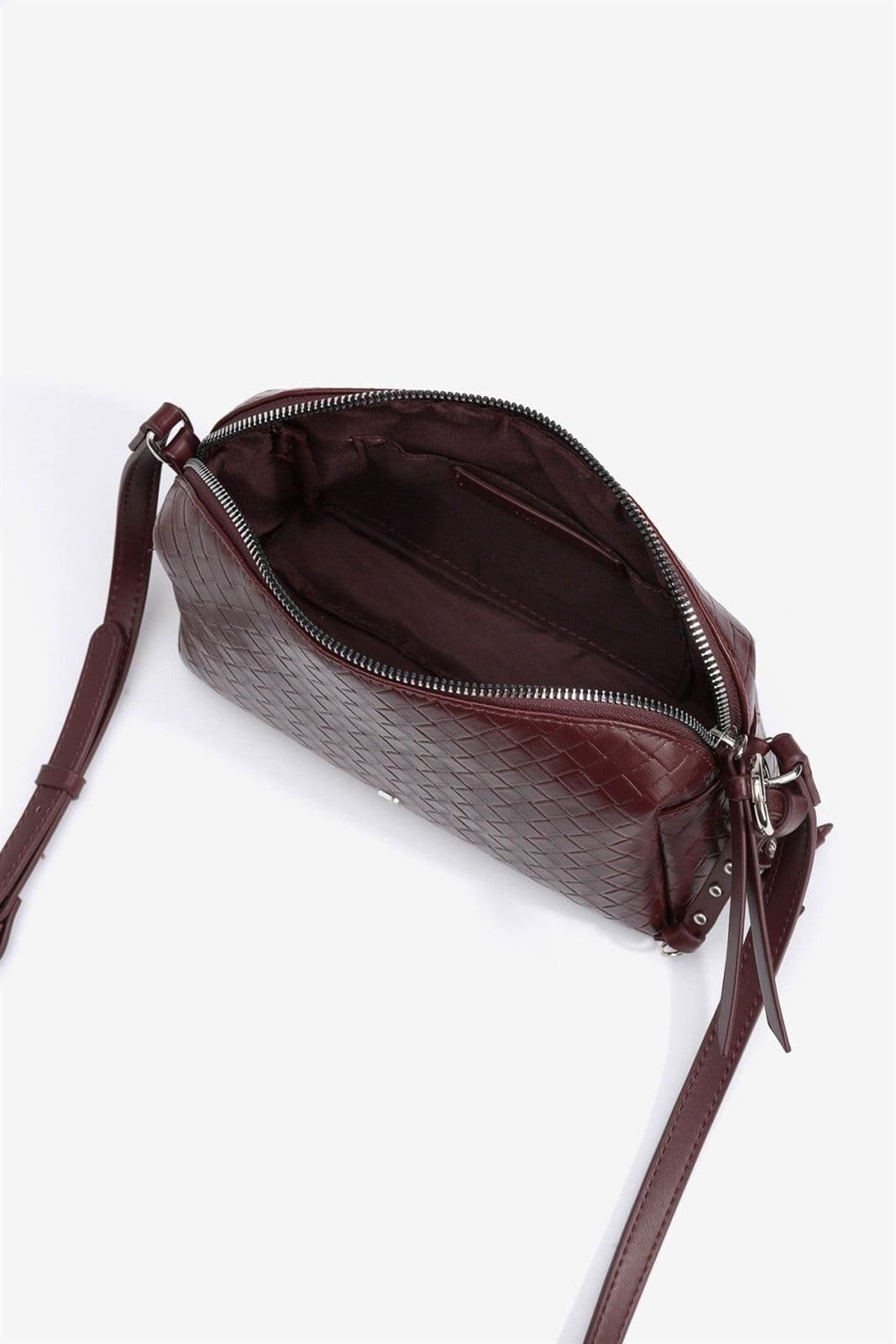 Bolso bandolera efecto piel tejida granate, Amaya - Imagen 4