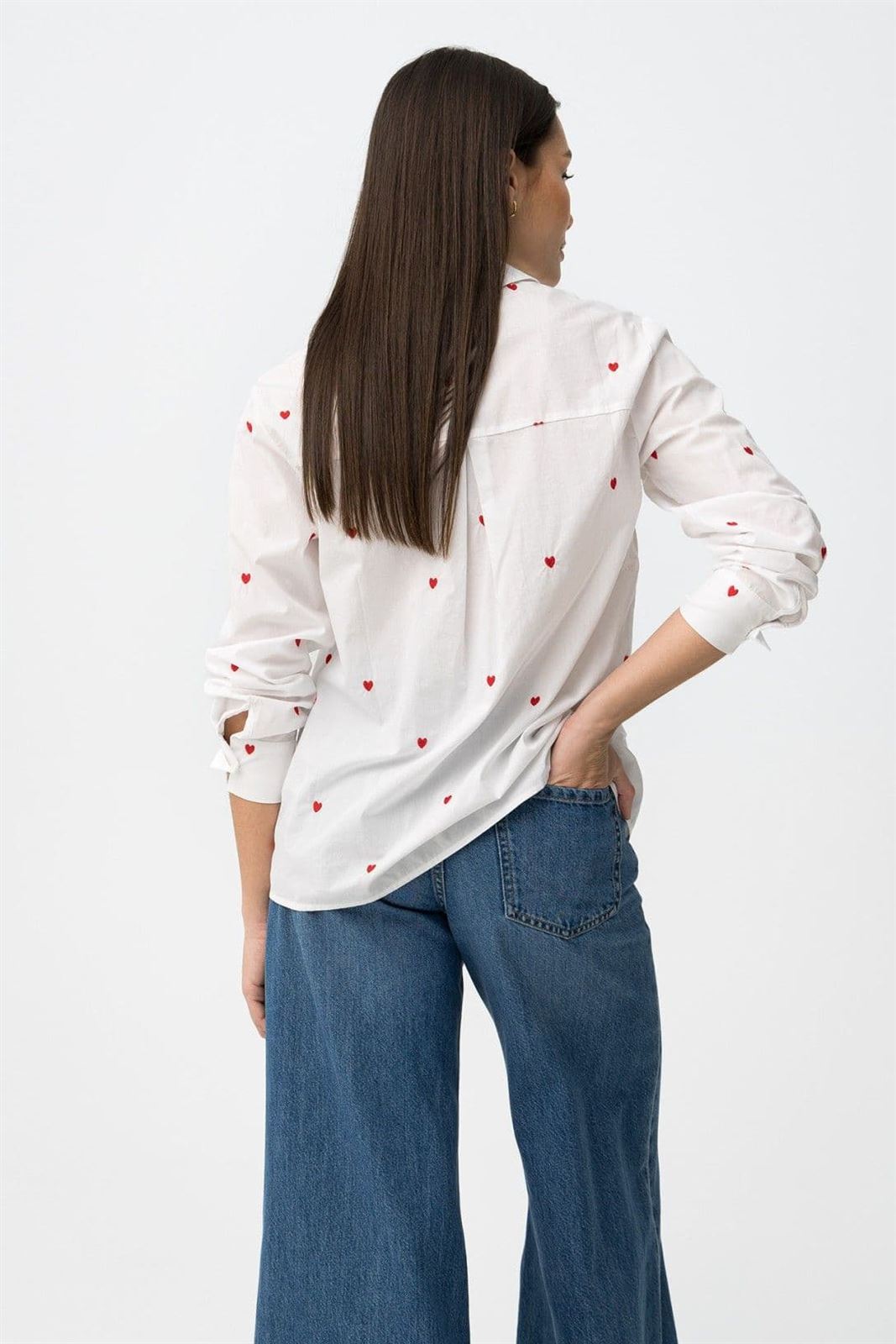 Camisa blanca bordado corazones, Valentina - Imagen 4