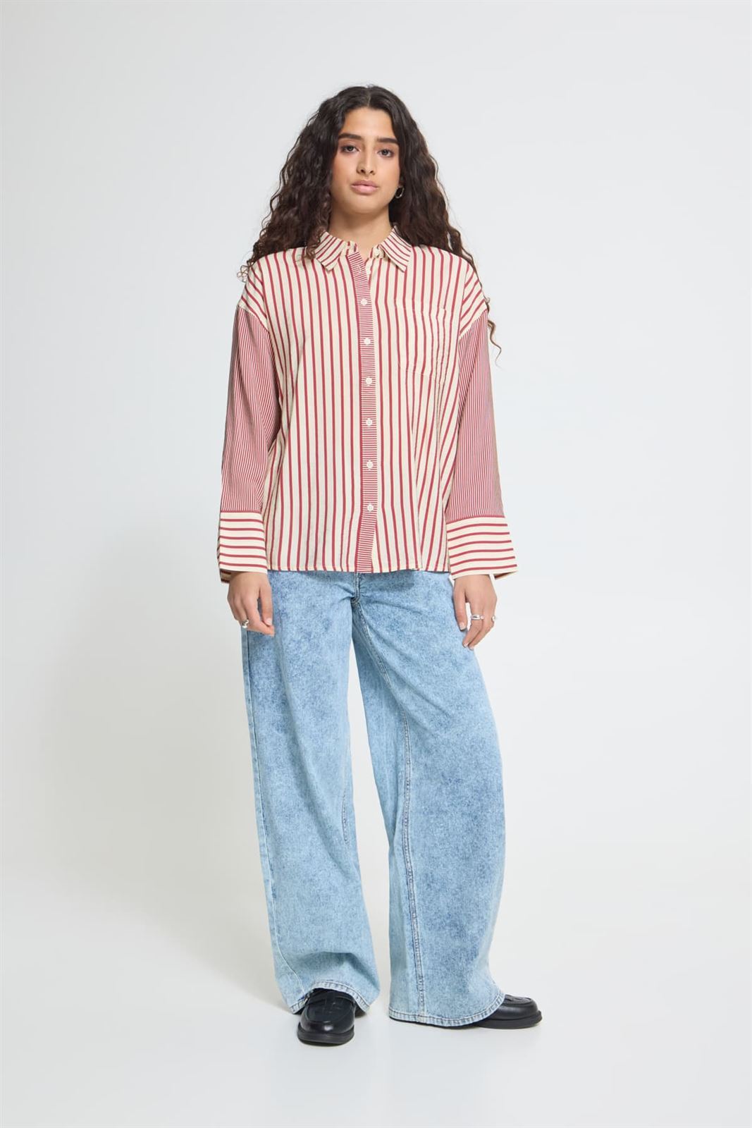 Camisa oversize de rayas, Louri, Ichi - rojo y crudo - Imagen 2