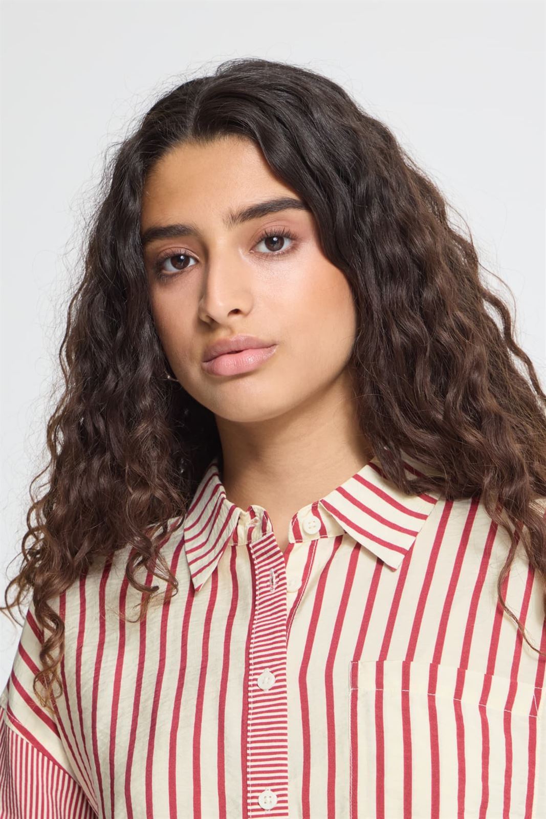 Camisa oversize de rayas, Louri, Ichi - rojo y crudo - Imagen 3