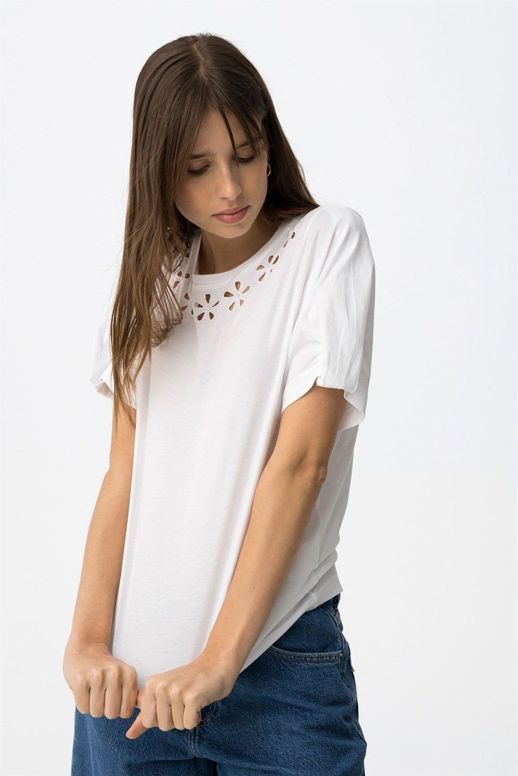 Camiseta blanca calados, Meda - Imagen 1
