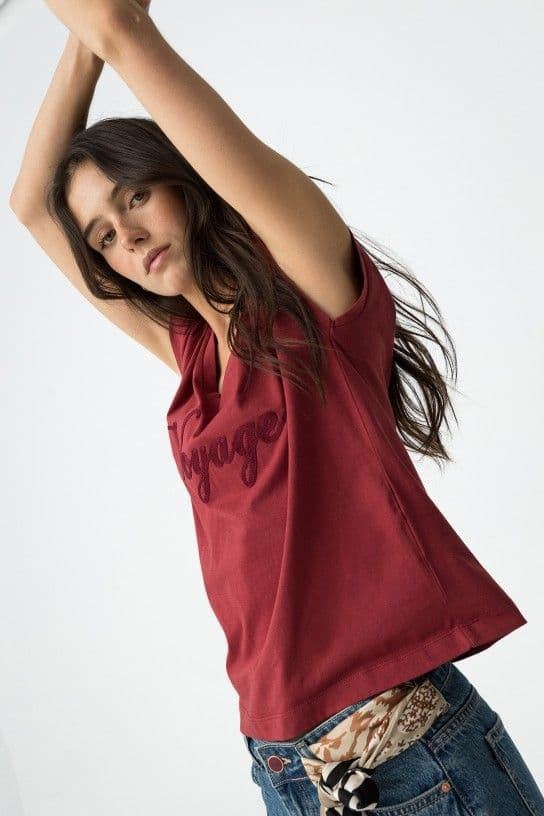 Camiseta bordada y frunce granate, Cammie - Imagen 2