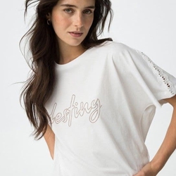 Camiseta bordados granate, Enrica - Imagen 2