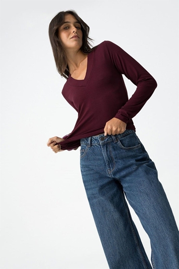 Camiseta Burdeos cuello pico, Brenna - Imagen 2