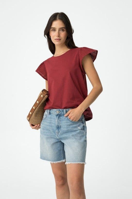 Camiseta granate con Mangas en Bordado Inglés, Graciosa - Imagen 3