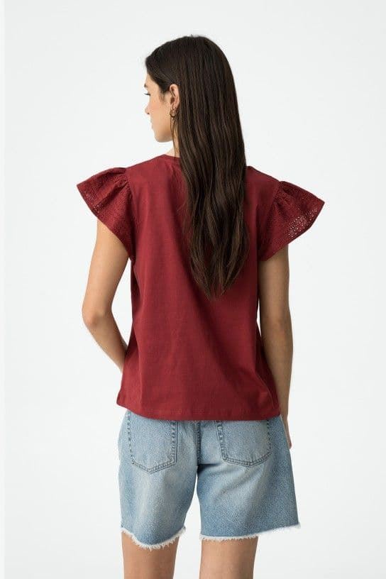 Camiseta granate con Mangas en Bordado Inglés, Graciosa - Imagen 4