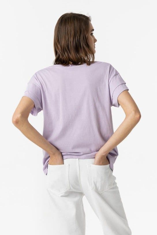 Camiseta lila de pico con Texto y perlas, Phoebe - Imagen 3