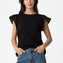 Camiseta negra con Mangas en Bordado Inglés, Graciosa - Imagen 2