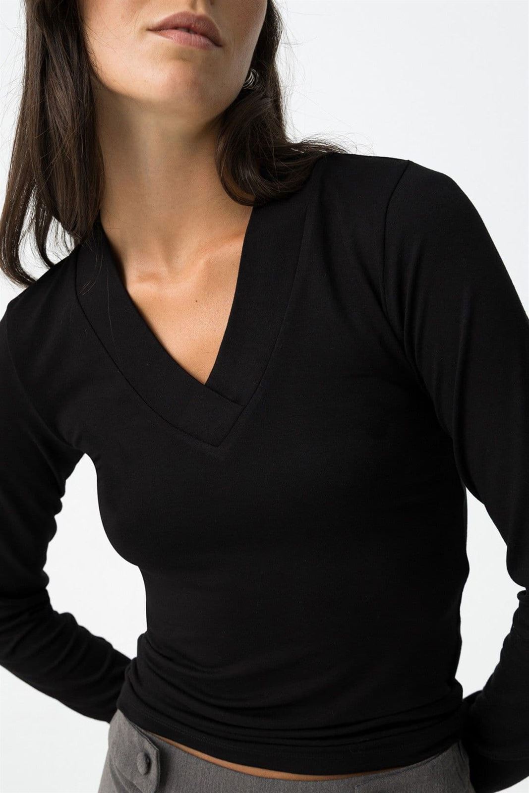 Camiseta Negro cuello pico, Brenna - Imagen 6