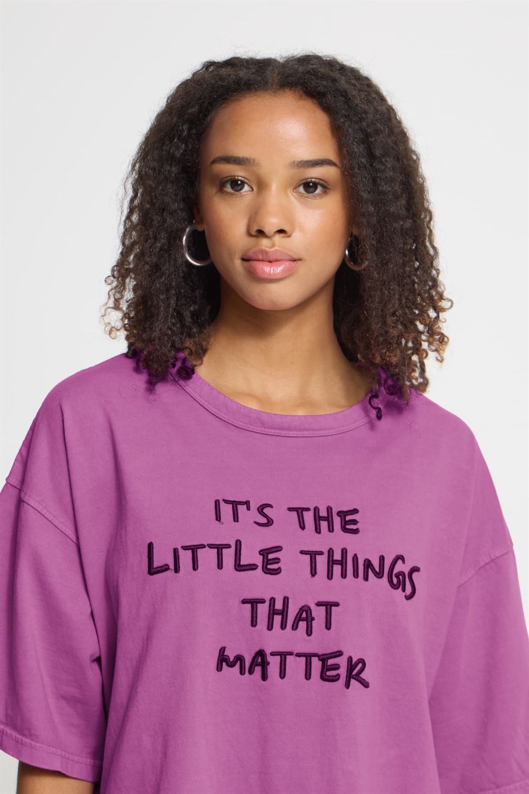 Camiseta oversize con mensaje bordado Ichi, Nica - malva - Imagen 3