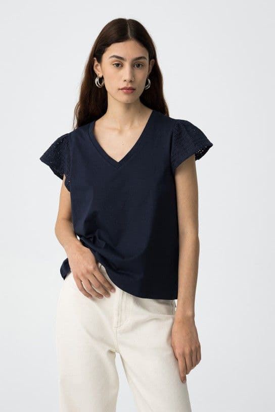 Camiseta pico azul marino con Mangas en Bordado Inglés, Graciosa - Imagen 2