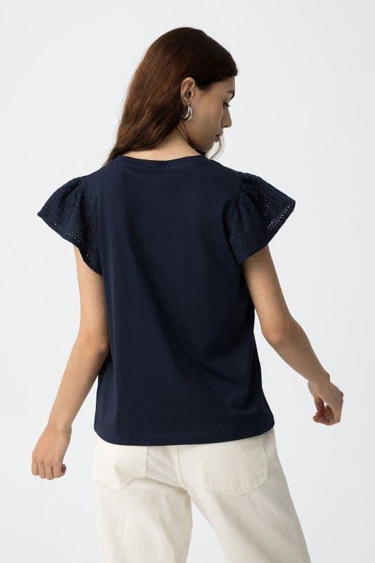 Camiseta pico azul marino con Mangas en Bordado Inglés, Graciosa - Imagen 4