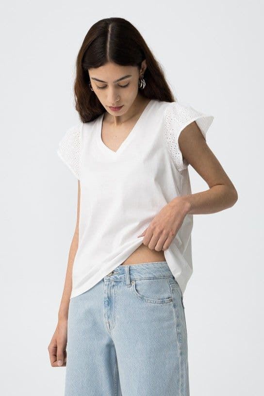 Camiseta pico blanco con Mangas en Bordado Inglés, Graciosa - Imagen 1