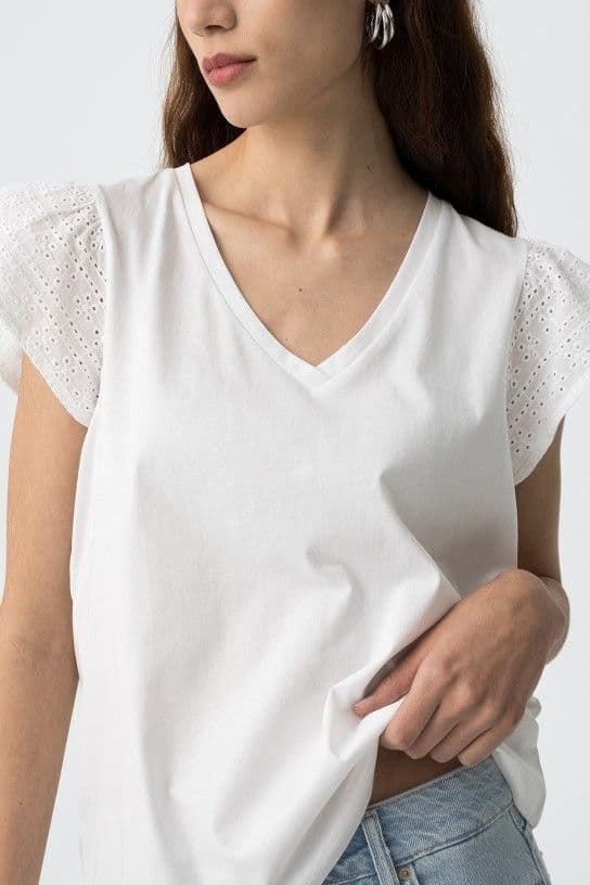 Camiseta pico blanco con Mangas en Bordado Inglés, Graciosa - Imagen 4