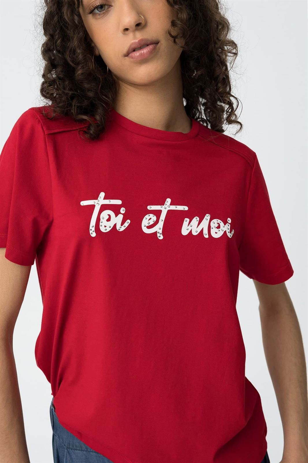 Camiseta roja apliques, Flora - Imagen 2