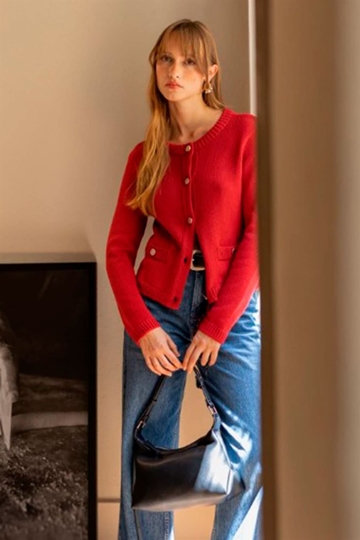 Cárdigan rojo con botones, Requiem - Imagen 1