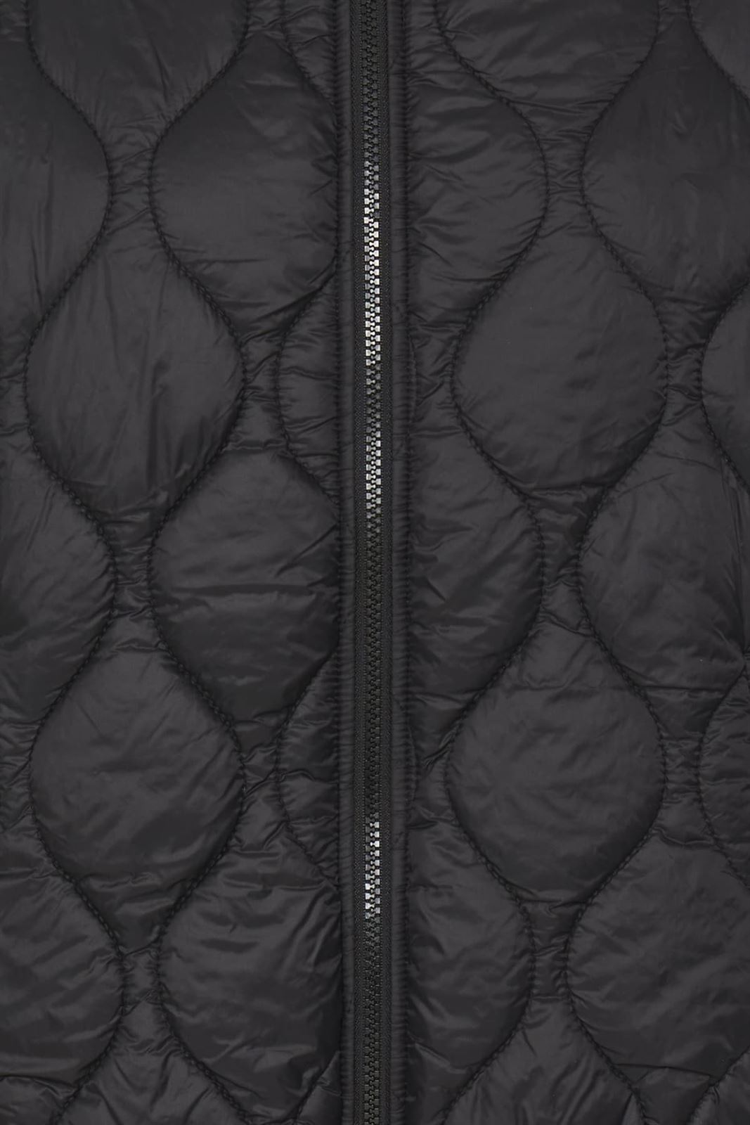 Chaleco Berta reversible acolchado de cuello alto con cremallera B.young - negro y camel - Imagen 3