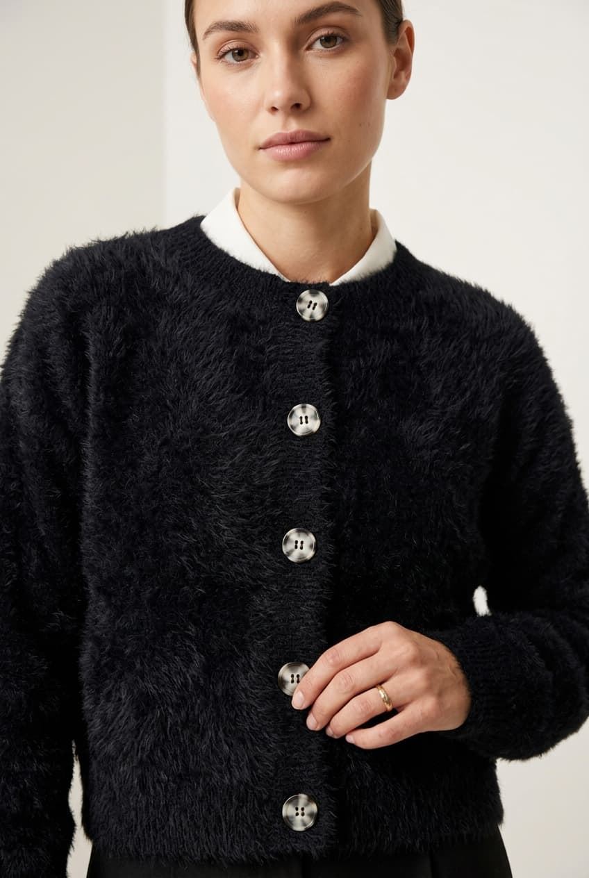 Chaqueta Cobi de punto peludo corta con botones jaspeados Lylu - negro - Imagen 2