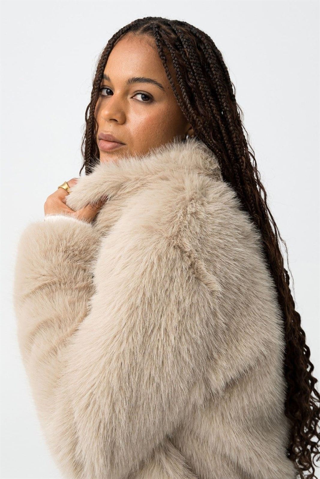 Chaqueta Corta Pelo beige, Thretha - Imagen 2