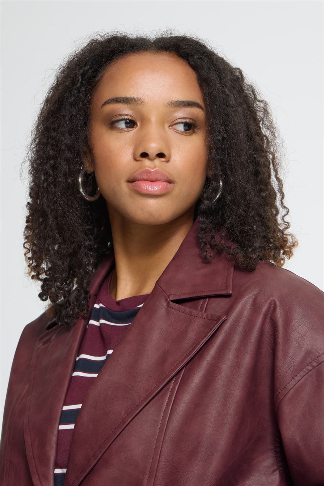 Chaqueta cropped efecto piel, Kanira Ichi - burdeos - Imagen 5