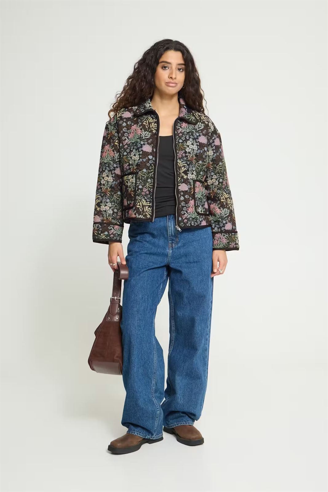 Chaqueta Hulina acolchada de flores estilo tapiz Ichi - negro multicolor - Imagen 3