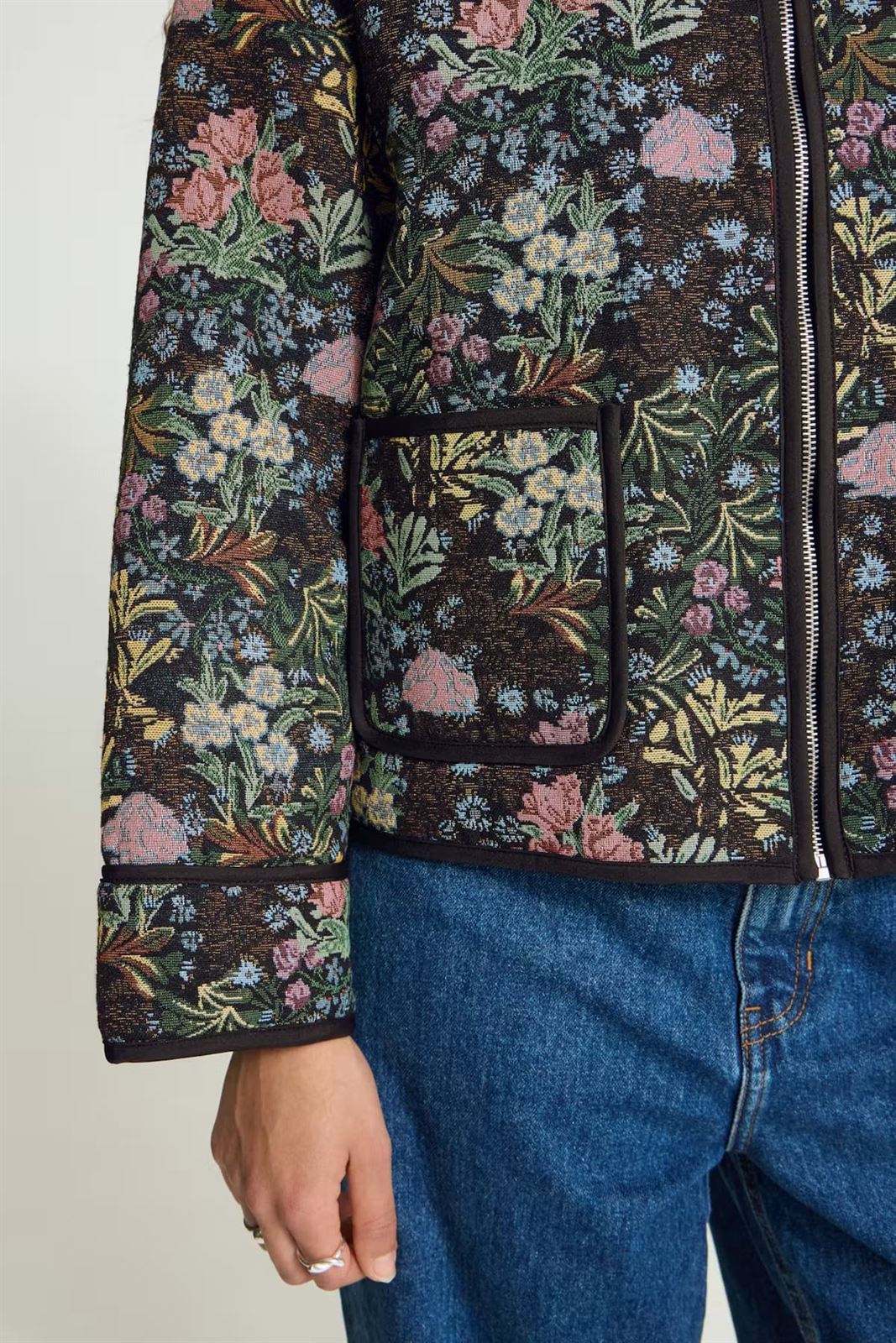 Chaqueta Hulina acolchada de flores estilo tapiz Ichi - negro multicolor - Imagen 8