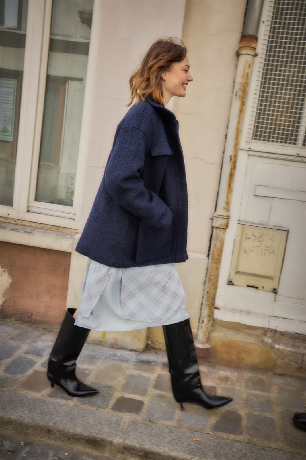 Chaqueta Stipa de efecto bouclé oversize con cuello alto y cuatro bolsillos Ichi - azul marino - Imagen 4
