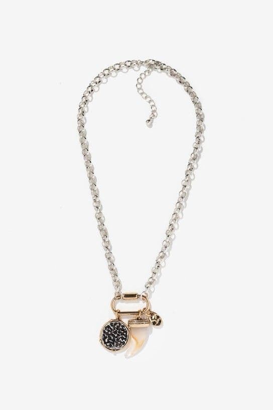 Collar medalla y diente. - Imagen 1