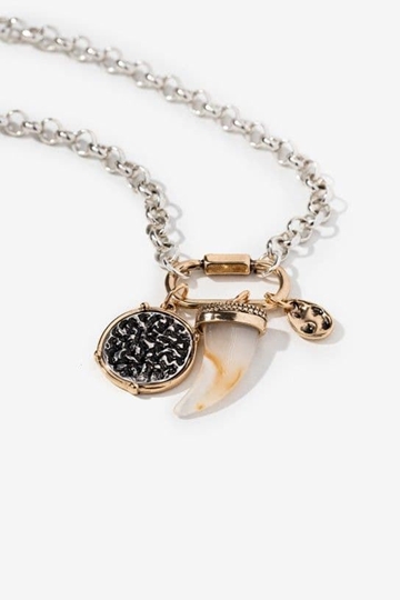 Collar medalla y diente. - Imagen 2