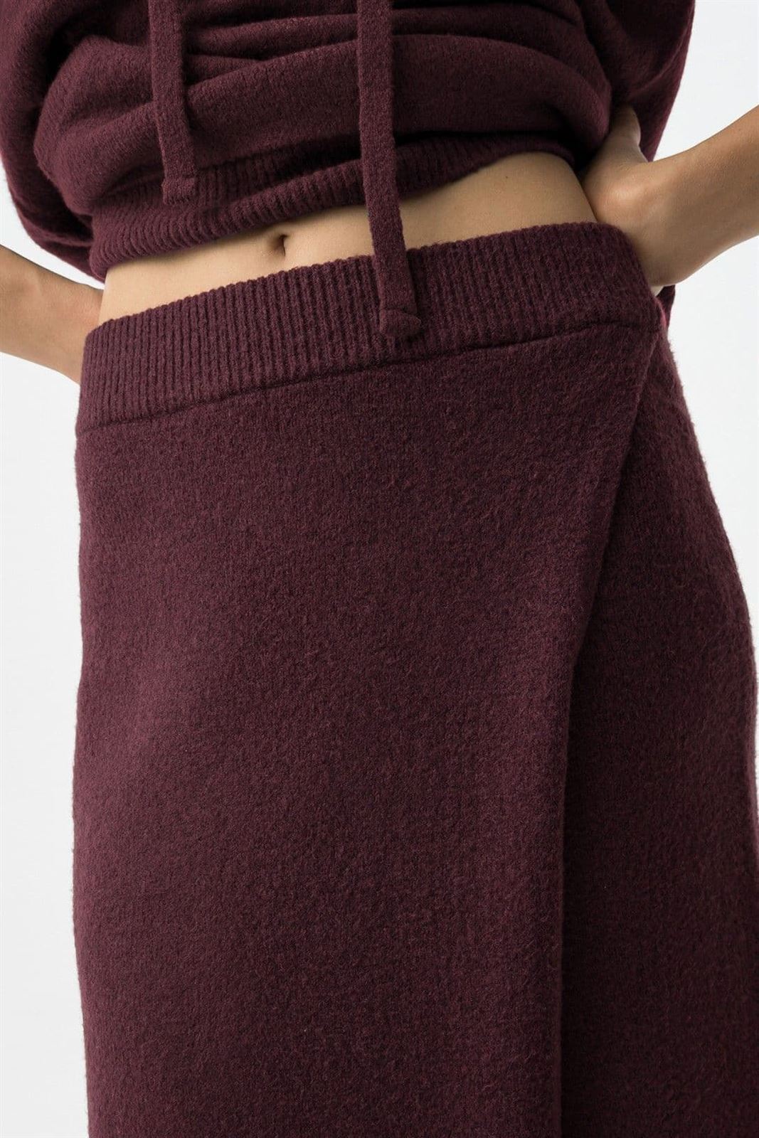 Falda burdeos, Erica - Imagen 2