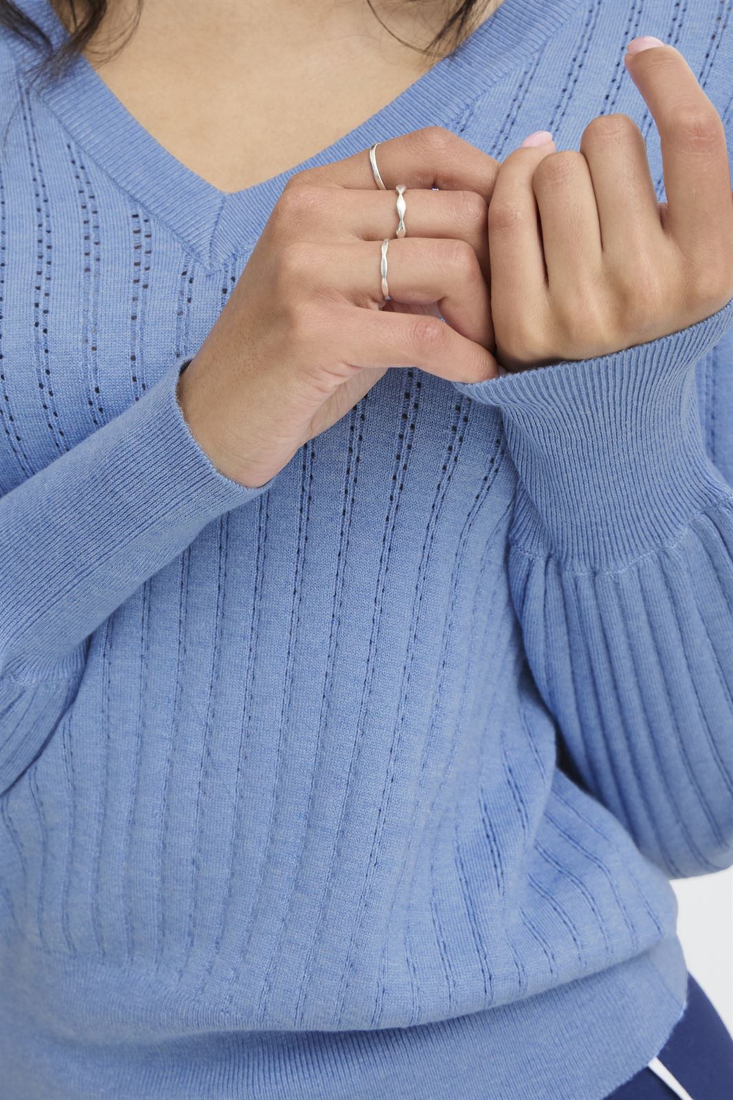 Jersey cuello pico azul, By Morla Vneck Pointelle - Imagen 2