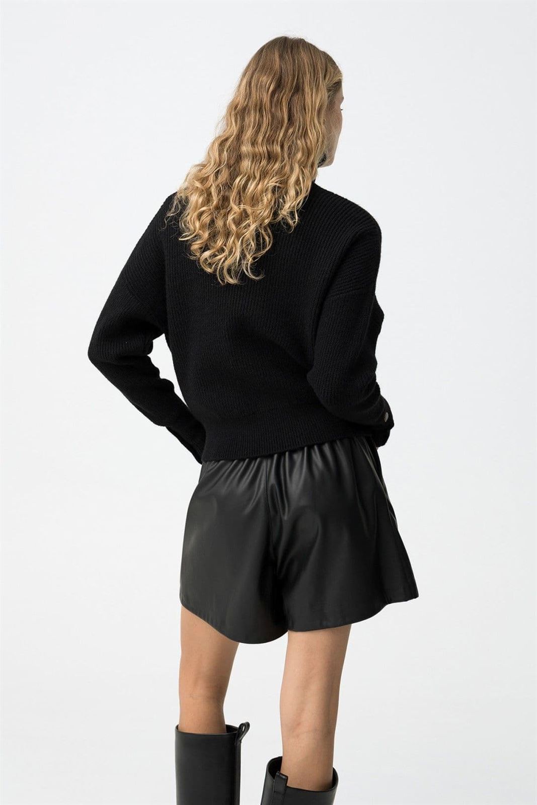 Jersey de punto negro, Lemuria - Imagen 4