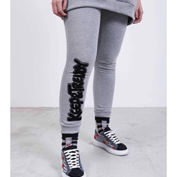 Pantalón Chándal Gris Keep Lovers Bordado Negro - Imagen 1