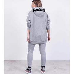 Pantalón Chándal Gris Keep Lovers Bordado Negro - Imagen 2