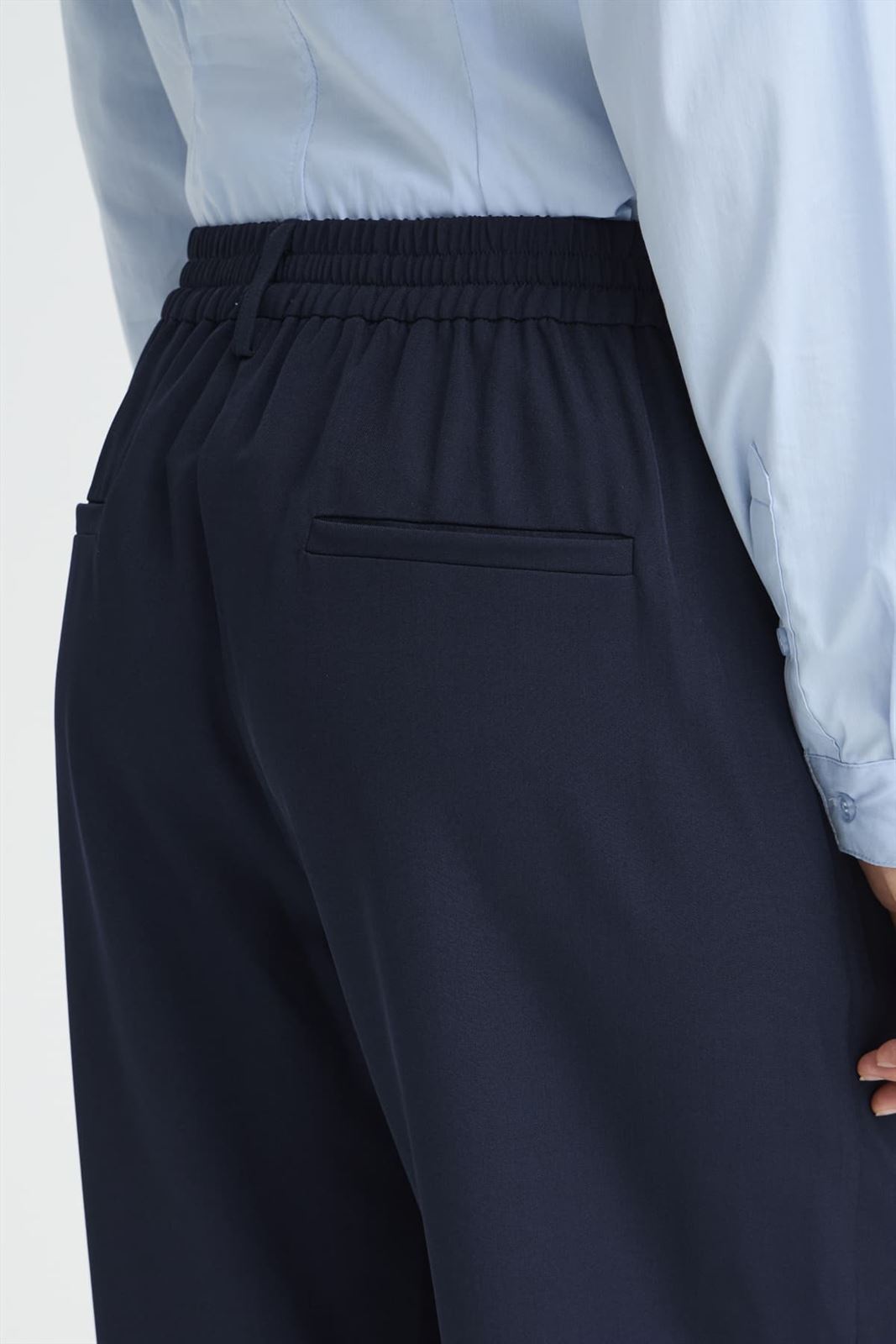 Pantalón Fava Wide de pierna ancha con pinzas Ichi - azul marino - Imagen 3