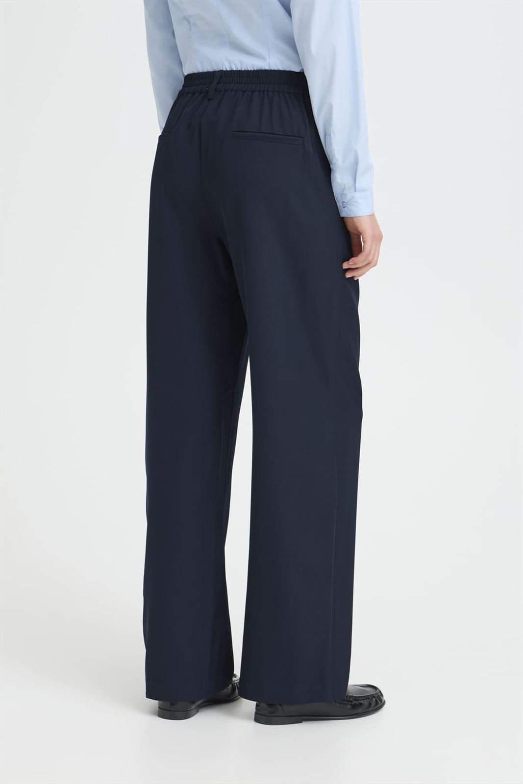 Pantalón Fava Wide de pierna ancha con pinzas Ichi - azul marino - Imagen 5