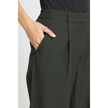 Pantalón Fava Wide de pierna ancha con pinzas Ichi - verde oscuro - Imagen 2