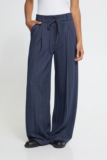Pantalón Kate Pinelle de rayas diplomáticas y pierna ancha Ichi - azul marino - Imagen 2