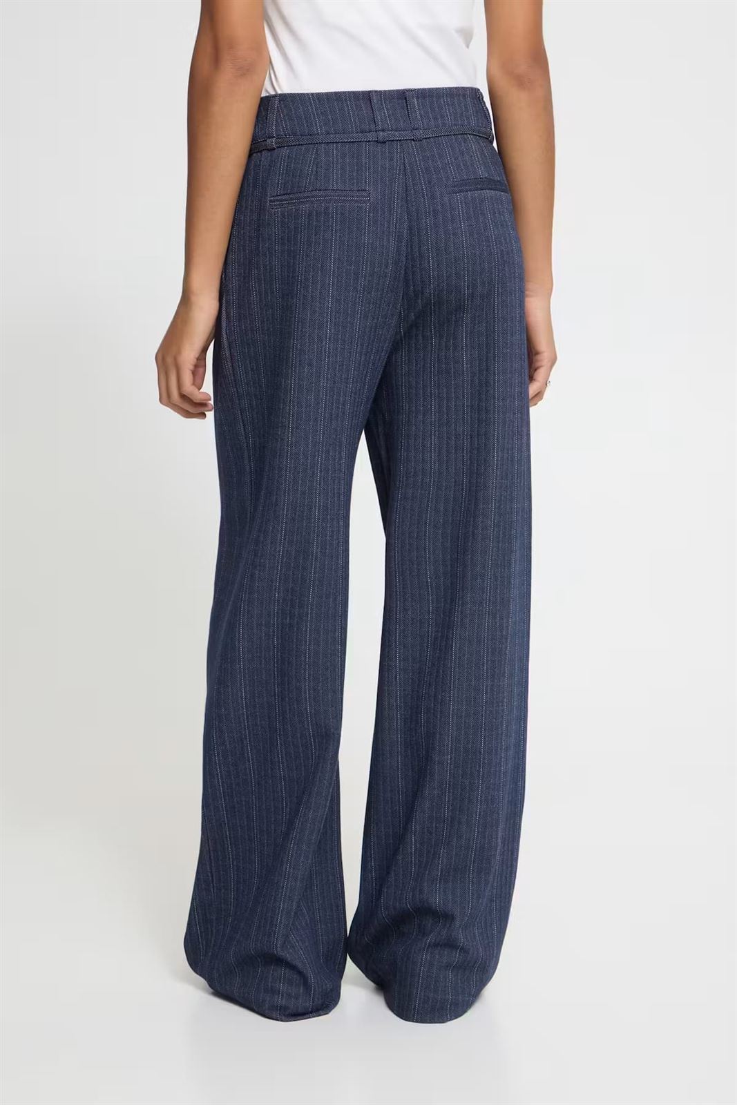 Pantalón Kate Pinelle de rayas diplomáticas y pierna ancha Ichi - azul marino - Imagen 6