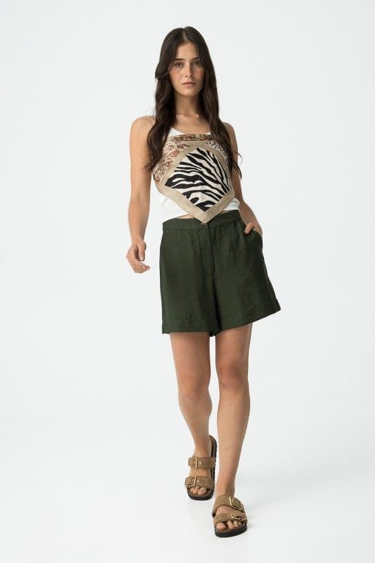 Pantalones verdes cortos clásicos de corte ajustado, Kim - Imagen 3