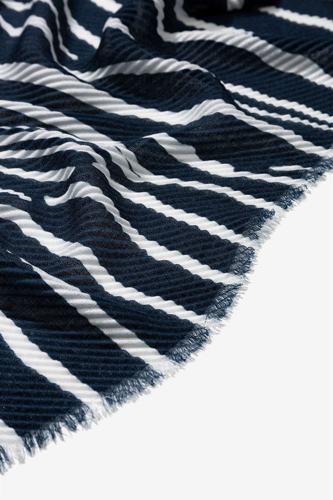 Pañuelo estampado azules y camel - Imagen 2